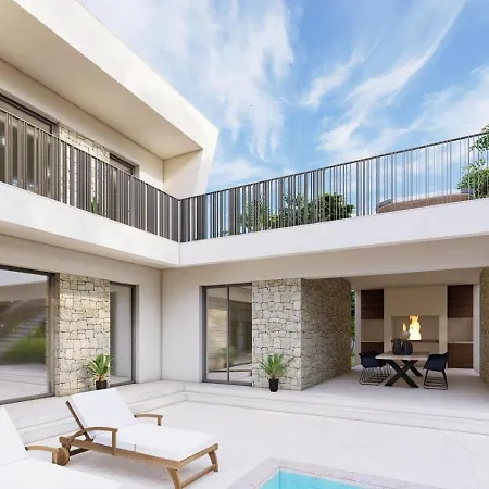 Villa Crowonder New Intrada With Heated Swimming Pool